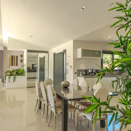 Les Arbousiers - Piscine Chauffee Securisee - 210m2 - 4 Apartmán *