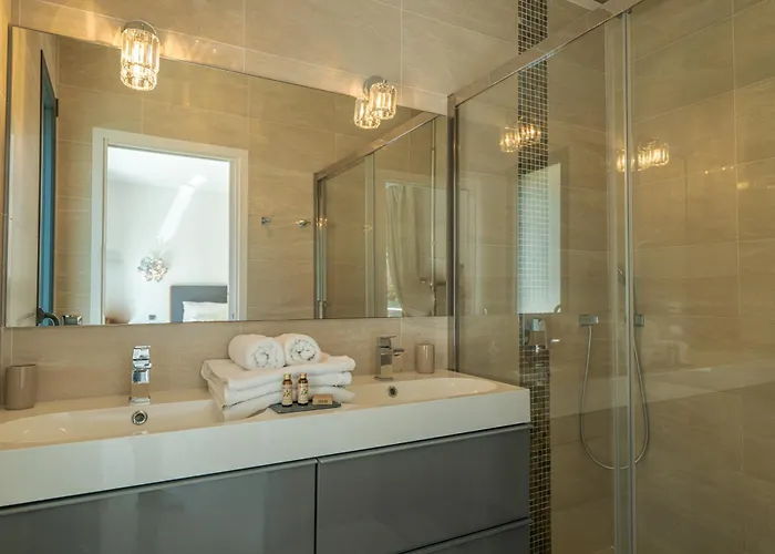 Les Arbousiers - Piscine Chauffee Securisee - 210m2 - 4 *