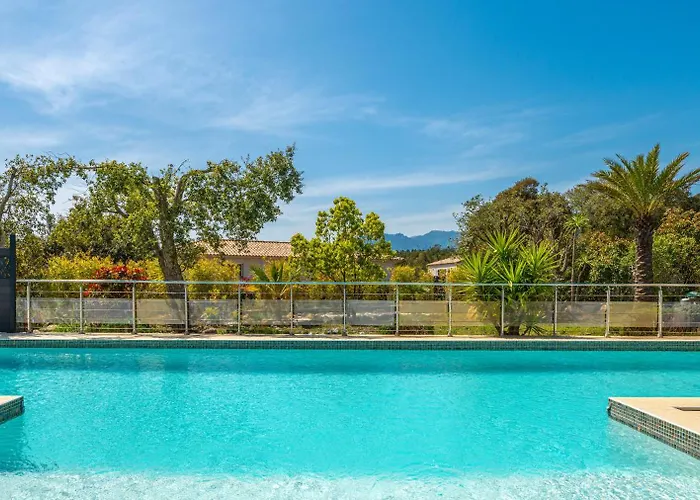 Les Arbousiers - Piscine Chauffee Securisee - 210m2 - 4 Appartement