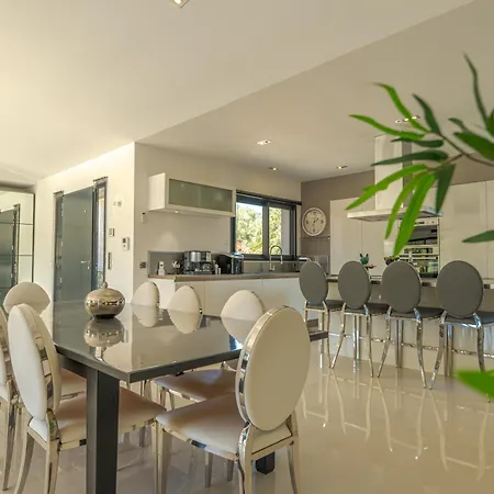 Les Arbousiers - Piscine Chauffee Securisee - 210m2 - 4 Apartment