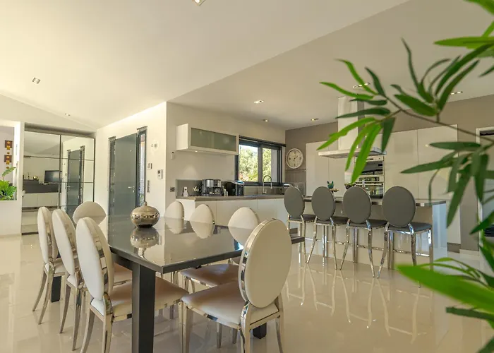 Les Arbousiers - Piscine Chauffee Securisee - 210m2 - 4 公寓