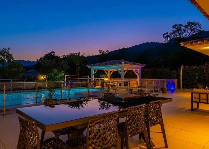 Les Arbousiers - Piscine Chauffee Securisee - 210m2 - 4 公寓