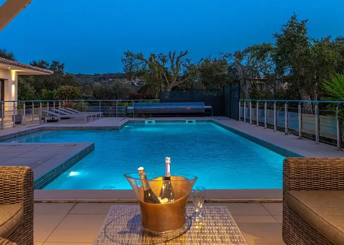 Les Arbousiers - Piscine Chauffee Securisee - 210m2 - 4 公寓